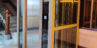 别墅电梯安全决策：完整轿厢与双门联动的必要底线