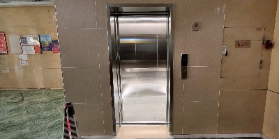 上海吴淞老旧小区电梯改造完成 居民迎来新生活 上海吴淞老旧小区电梯改造完成 居民迎来新生活